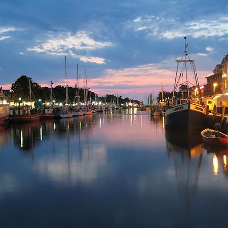 Vormann Jantzen, Direkt Am Leuchtturm Apartamento Rostock Exterior foto